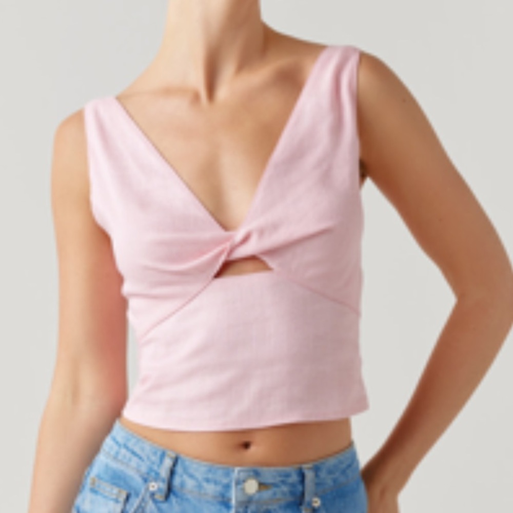 NWT Francesca’s baby pink crop tank top 🎀